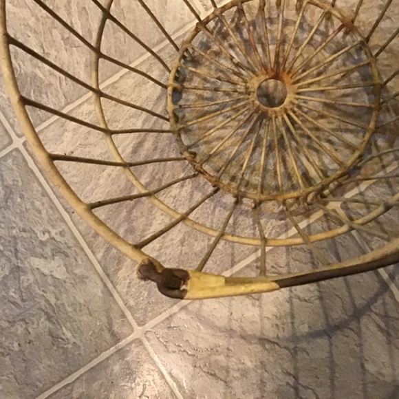 Vintage Metal Farmhouse Egg Basket - Farm Primitive - Antique Egg Basket - Picture 6 of 6